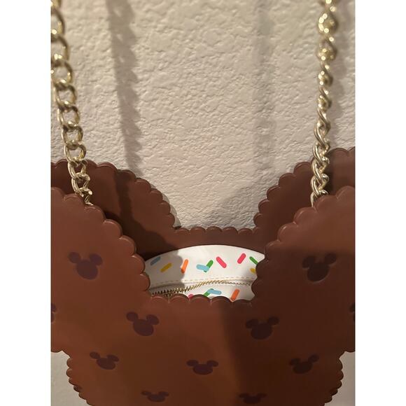 NWOT Disney Parks Loungefly Mickey Mouse Ice Cream Sandwich Crossbody Chain Bag - Picture 4 of 7
